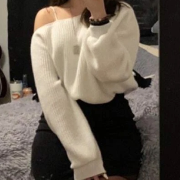 Cozy One Shoulder Lantern Sleeve Sweater Top - Picture 3 of 8